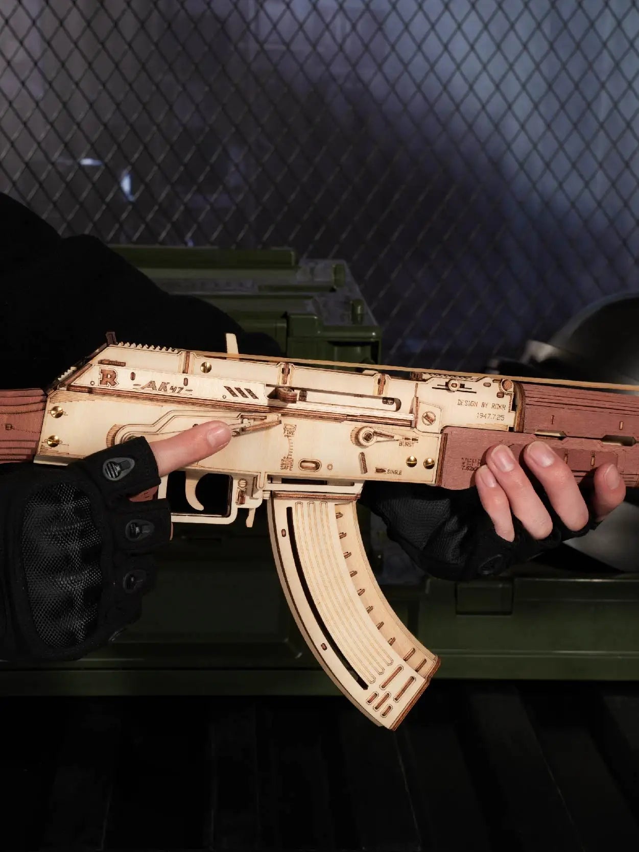 Robotime Rokr Automatic Rifle AK47 3D Wooden Gun Funny DIY Building Block Toys for Kids Adults Justice Guard Wooden PuzzleLQ901